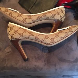 Gucci vintage GG used gently 
 #171148 Pumps